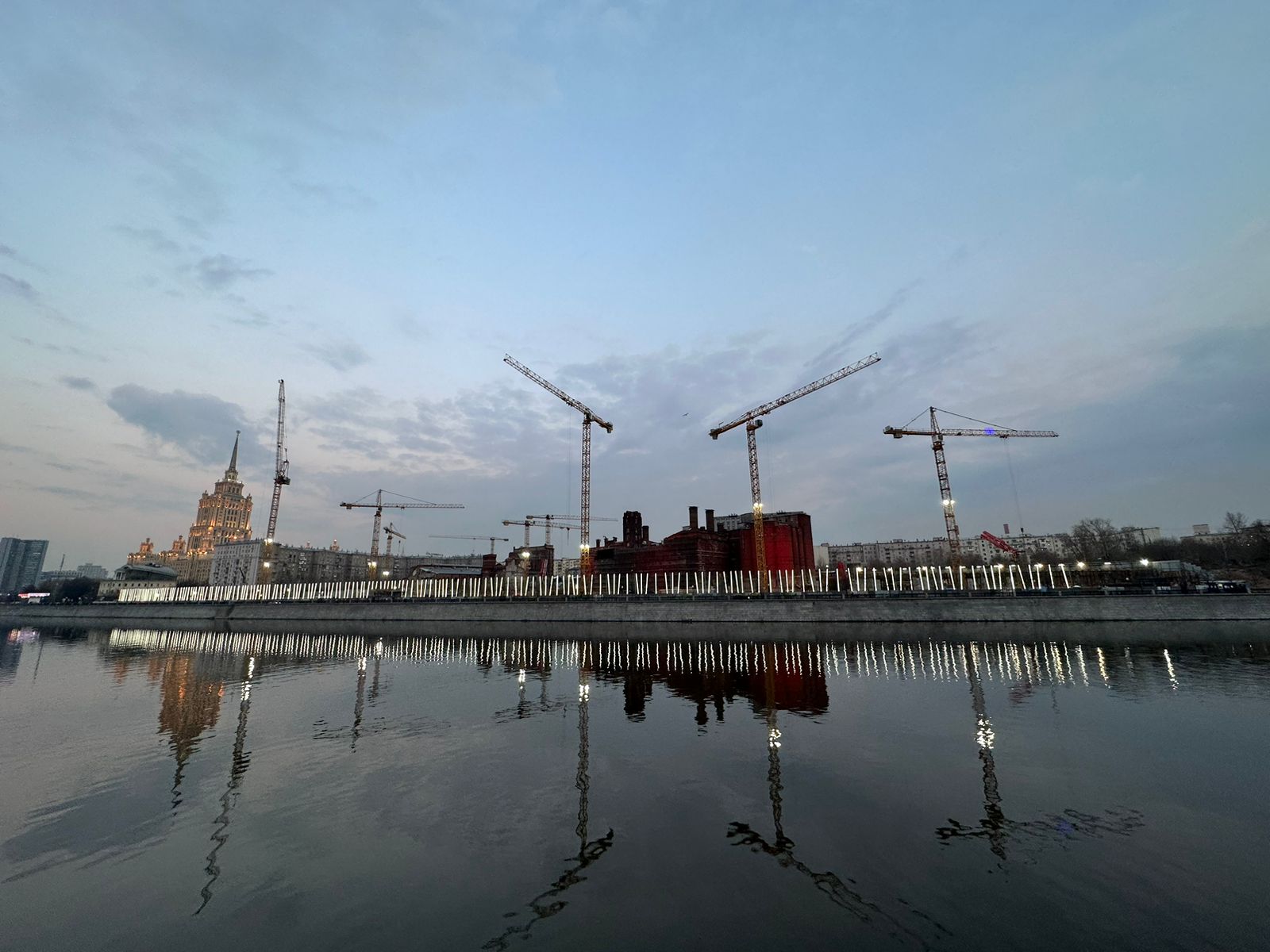 РЕПОСТная стена – самые необычные строительные заборы Москвы